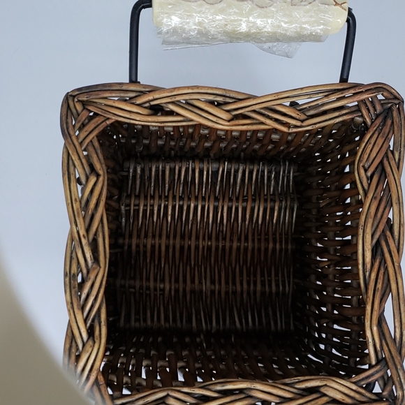 SALE!!! 3 FOR $15 Tastefully Simple Utensil holder- wicker - Picture 4 of 12